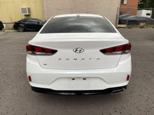 Load image into Gallery viewer, 2018 Hyundai Sonata SE
