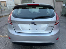 Load image into Gallery viewer, 2018 Ford Fiesta SE
