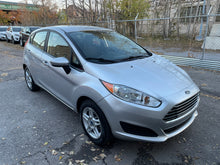 Load image into Gallery viewer, 2018 Ford Fiesta SE
